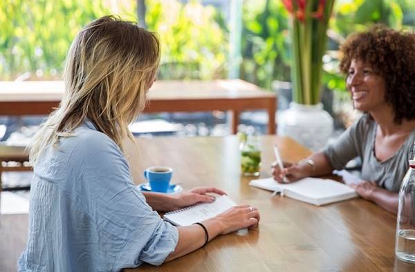 nutritionist talking to a surfer